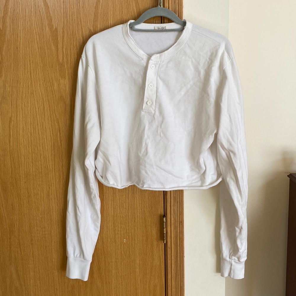 Long sleeve cropped buttoned John Galt top. Super comfy and good material.